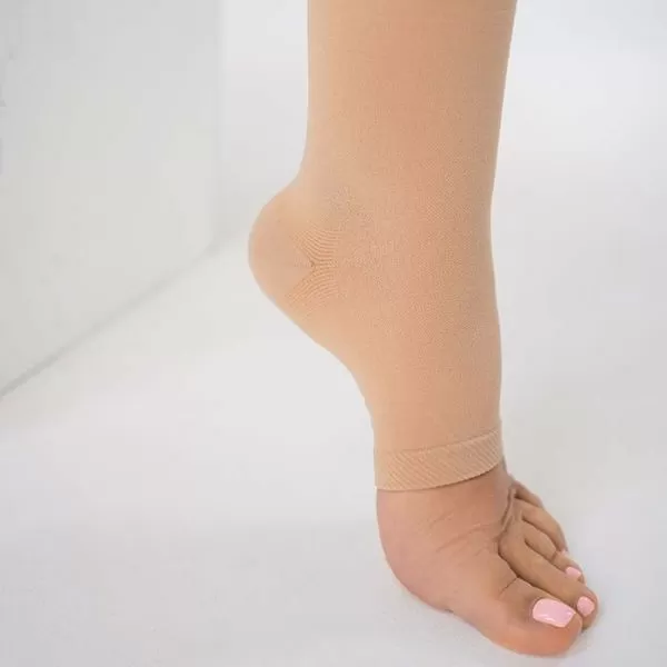 Гольфы компрессионные Evolution ТК.910 унисекс 2 класс компрессии с открытым носком цвет бежевый