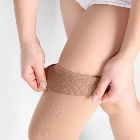 Чулки компрессионные IDEALISTA ID-300 унисекс 2 класс компрессии с закрытым носком и гладкой резинкой цвет карамель 