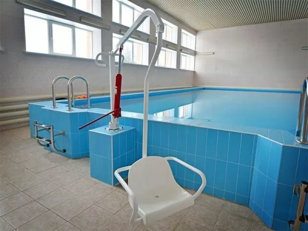 Подъемник для бассейна ИНВА Енисей ИПБ-170Г с гидравлическим приводом