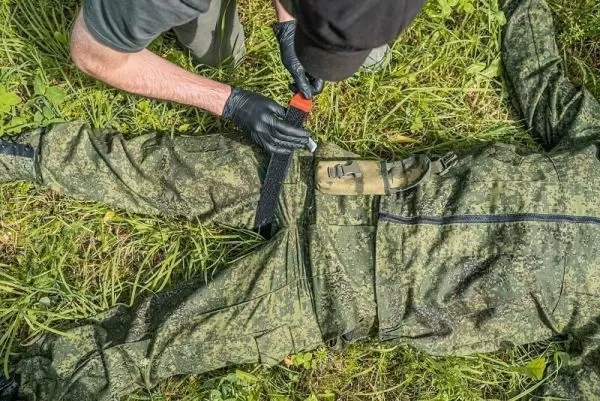 Жгут-турникет крoвooстaнaвливaющий МЕДПЛАНТ ЖК-02 с двухщелевой пряжкой и с лентой для фиксации времени, вид сложения 2, артикул 1748